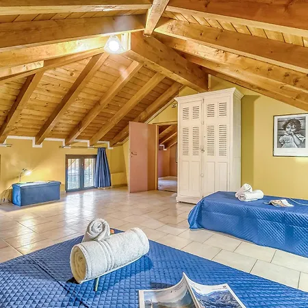 Villino Maria Private Garden&relax - Happy Angera