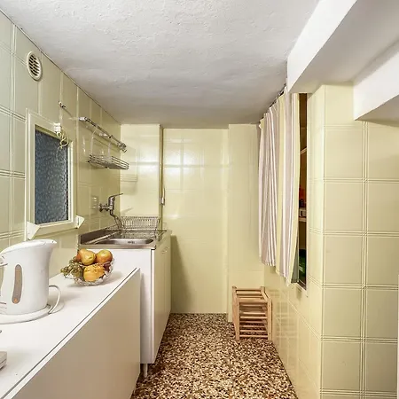 Villino Maria Private Garden & Relax Near Maggiore - Happy *