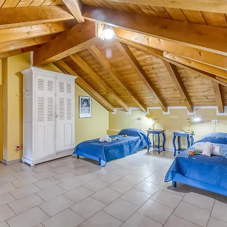 Villino Maria Private Garden & Relax Near Maggiore - Happy