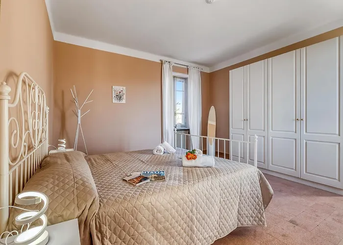 Villino Maria Private Garden&relax - Happy Villa Angera