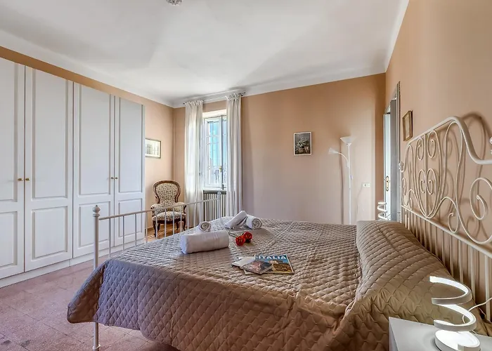 Villino Maria Private Garden&relax - Happy * Angera